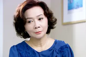 老太在丈夫的陪同下到医院检查，医生告知这个结果，她当场愣住视频封面