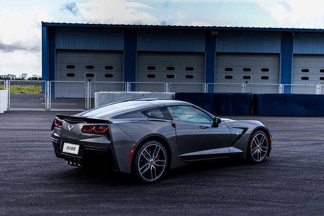 美国人最骄傲的超跑，体验雪佛兰科尔维特