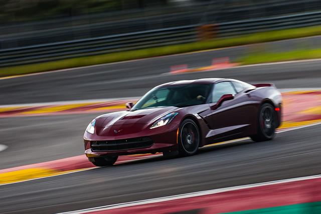 美国人最骄傲的超跑，体验雪佛兰科尔维特