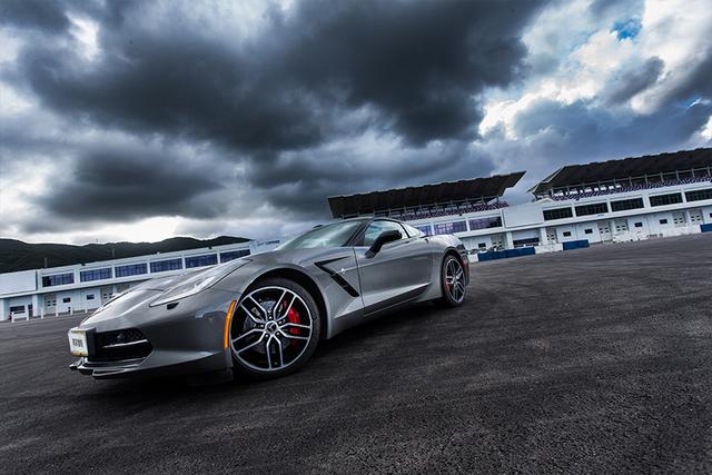 美国人最骄傲的超跑，体验雪佛兰科尔维特