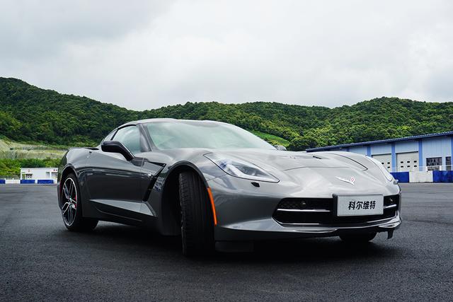 美国人最骄傲的超跑，体验雪佛兰科尔维特