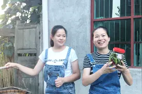 农村媳妇教做泡菜坛子，1个小技巧，泡菜水不会生花能反复使用