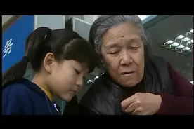 奶奶用一个月的零食引诱孙女，叫她监督儿媳，孙女爽快答应视频封面