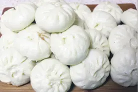 今天吃8个包子，李姐做的地软粉条豆腐包子，好吃不腻，做法收藏