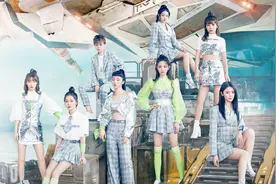 “火箭少女”重归于好 现场再演绎新歌《撞》！