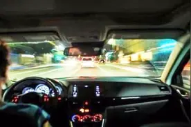 同样的车速，为什么坐在豪车里却感觉不到快？难道真有减速玻璃视频封面