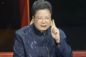 小小鸡心佩估出80万高价，店主却还争相购买！视频封面