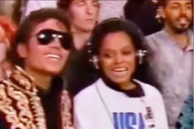 迈克尔杰克逊邀请45位明星合唱，为非洲筹集6000万善款，好听落泪