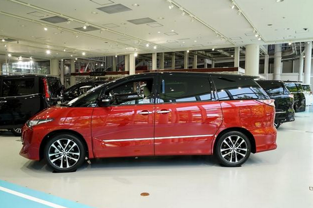 七座不够装，看看这款丰田大8座MPV，22万起售，还要啥埃尔法？