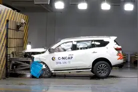 途达正面40%偏置碰撞：大梁SUV是真结实，可惜了那条邓禄普的胎视频封面