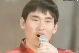 朱之文出名后，家里最多上万人，最高出场费十来万吧！视频封面