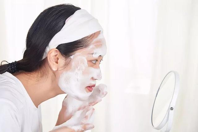 用它洗脸=敷面膜，素颜皮肤都好到惊人