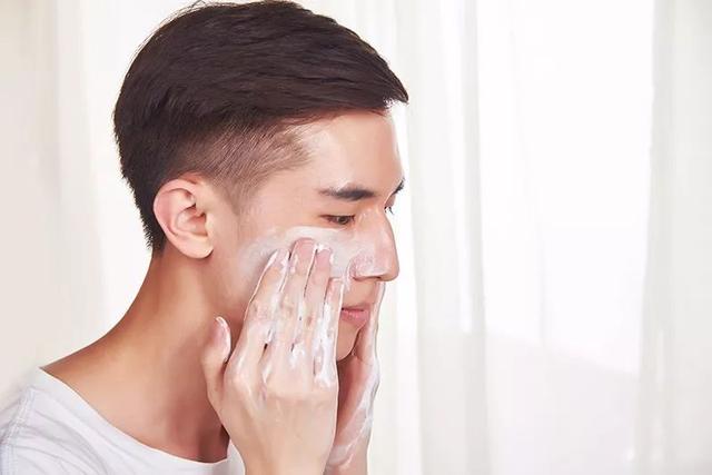 用它洗脸=敷面膜，素颜皮肤都好到惊人