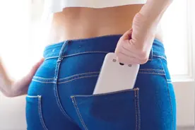 为何女生喜欢把手机放在屁股兜里，科学表明很有道理
