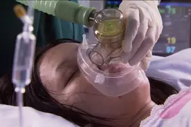 孕妇震区生孩子，全村村民都来打气，那场面太壮观了视频封面