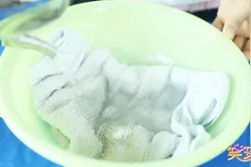 毛巾发黄怎么办？只需在水里加点它，再脏的毛巾也能崭新如初视频封面