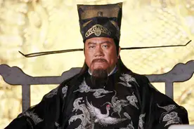 包拯的官衔相当于现代什么职位？到底能不能对包拯拦轿喊冤？视频封面