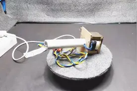 小伙发明了一台机器，启动后一直运转停不下来，怎么办