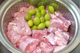 吸烟饮酒要常煲这锅汤，下料做法超简单，清心润肺更养人视频封面