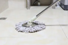 拖了20年地才知道，在水里倒点它，拖地干净还不留水渍，省时省力视频封面