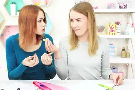 校园恶作剧：创意DIY文具用品整蛊闺蜜，闺蜜表情竟是如此丰富！