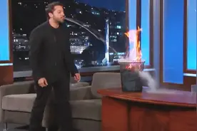 魔术揭秘，10秒嘴里连续吐水，像葫芦娃喷水现实中也能实现