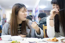 近30万韩国人在北京定居，他们是靠什么生活的？视频封面
