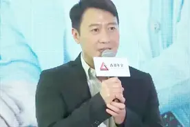 51岁黎明首度晒女儿正面照 小宝宝表情严肃神似爸爸视频封面