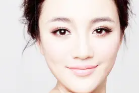 黄瓜加它涂在脸上太厉害了，解决了很多姑娘的大烦恼，太棒了视频封面