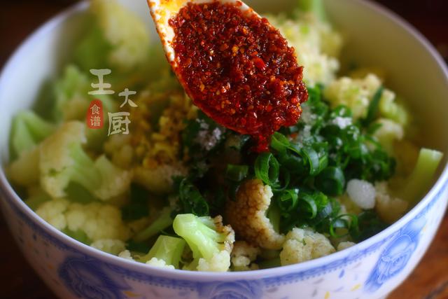好吃的凉拌花菜，这样做美味之极，赶超饭店大厨的手艺
