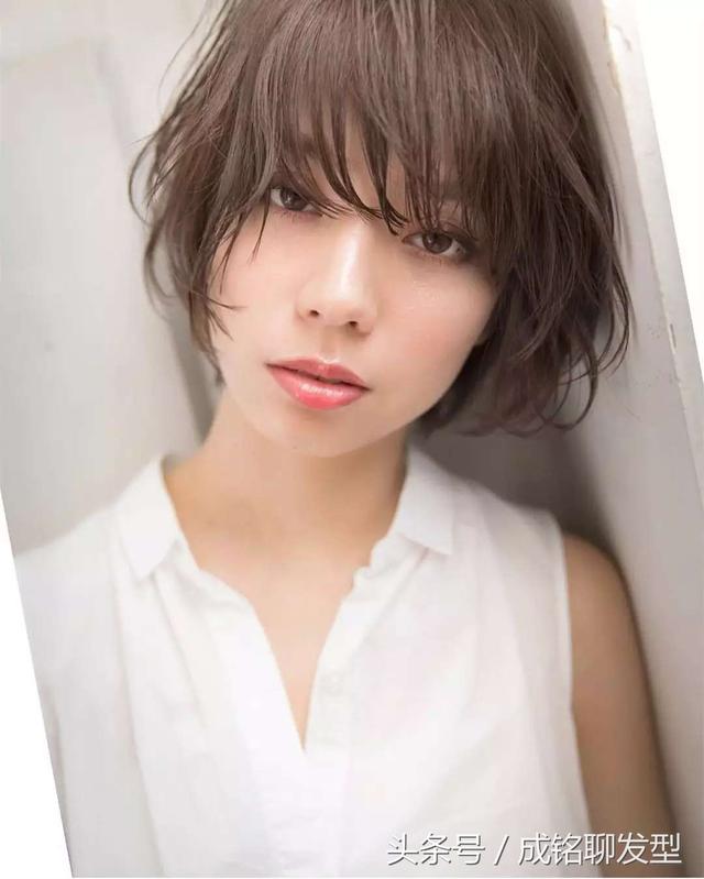 短碎发发型图片女(卷土重来的短碎发) - 宝特热视频
