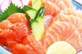 简单几招教你分辨真假三文鱼！视频封面