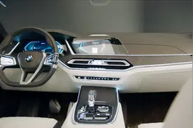 宝马X7M即将来临，这内饰设计得无敌，有谁能拒绝？视频封面