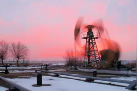 还是中国给力，每月买15亿美元原油！伊朗：决不允许被瓜分！视频封面