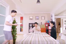 公公和儿媳喝酒，还用碗喝，这唱哪出呢视频封面