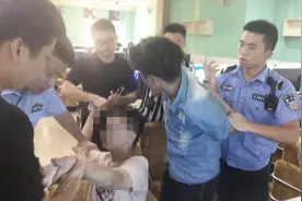 长期吃喝网吧不付账 19岁双胞胎兄弟网吧内盗窃手机被刑拘视频封面