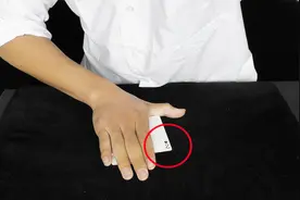 为什么手摸一下扑克牌就变？告诉你背后怎么做到视频封面