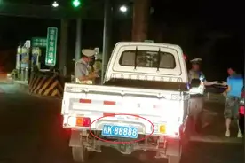 五菱货车挂桂88888车牌，1天被交警查8次，网友：车牌值32辆车