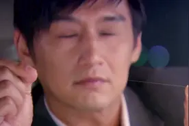 男子竟然捡起美女坐车留下的头发闻，真是变态视频封面