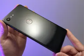 坚果Pro 2S细红线版上手体验，老罗口中的“稳健”体现在哪里？视频封面