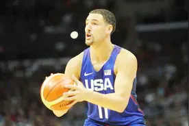 篮球场上学会这一招就够了，看看汤普森实战中的无球跑动教学！