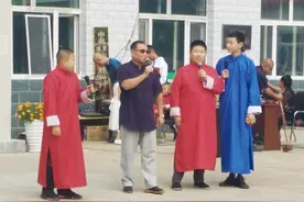 曲艺家协会小分队富裕胜利村“说学逗唱”话扶贫图片