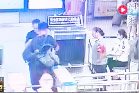 男子带2瓶汽油过安检还谎称是水：不信 喝给你看！视频封面
