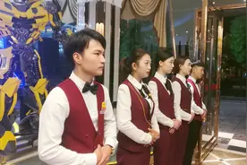 真实记录KTV服务员的一天视频封面