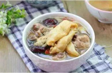 花胶煲莲子红枣 花胶煲莲子红枣汤的做法