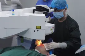 第一批接受激光治疗近视的人，最后都怎么样了？视频封面