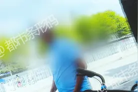 记者暗访四大客运站 出租车议价仍存在视频封面
