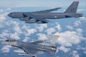 美军B52一周两次闯南海，400个军事基地围堵中国：轰炸机随时串门视频封面