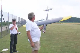 令人惊叹的RC 超速飞行示范飞行500千米视频封面
