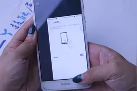 手机屏幕太大，一只手不好操作，华为手机小屏模式，帮你解决问题视频封面